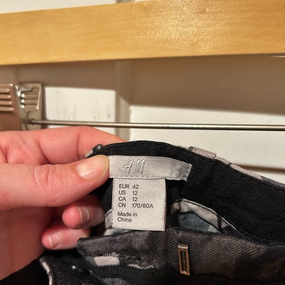 Cute H&M shorts size 12, linen blend. - Picture 5 of 9